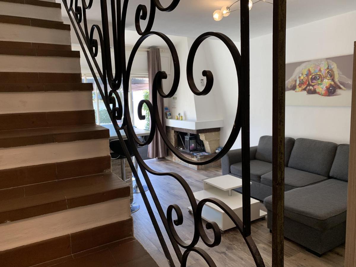 Apartement Maenat Borgo  Buitenkant foto