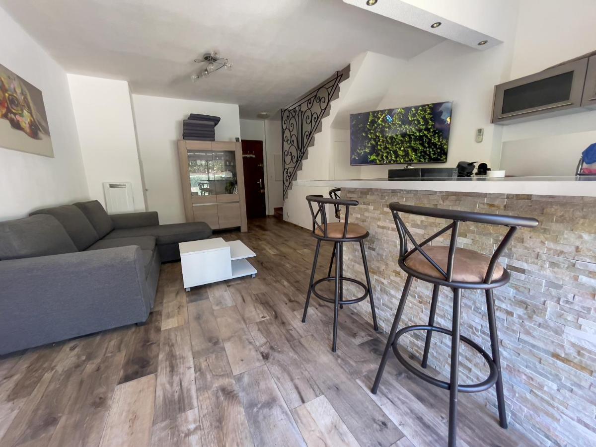 Apartement Maenat Borgo  Buitenkant foto